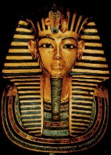 Золотая надгробная маска Тутанхамона